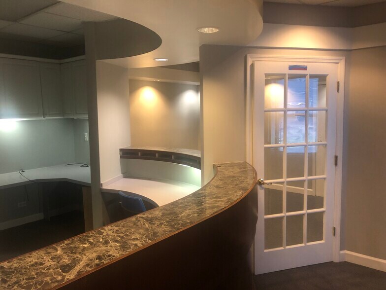 More Photos Of 4343 Old Grand Ave, Gurnee Medical For Lease