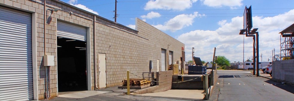 More Photos Of 216 S Alma School Rd, Mesa Warehouse For Lease