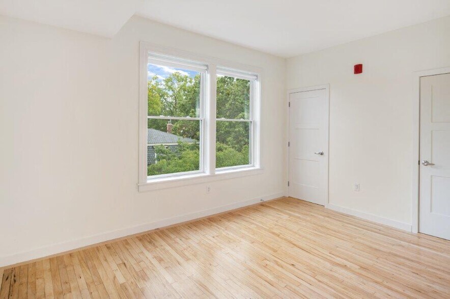 More Photos Of 24 Magazine St, Cambridge Apartments For Sale