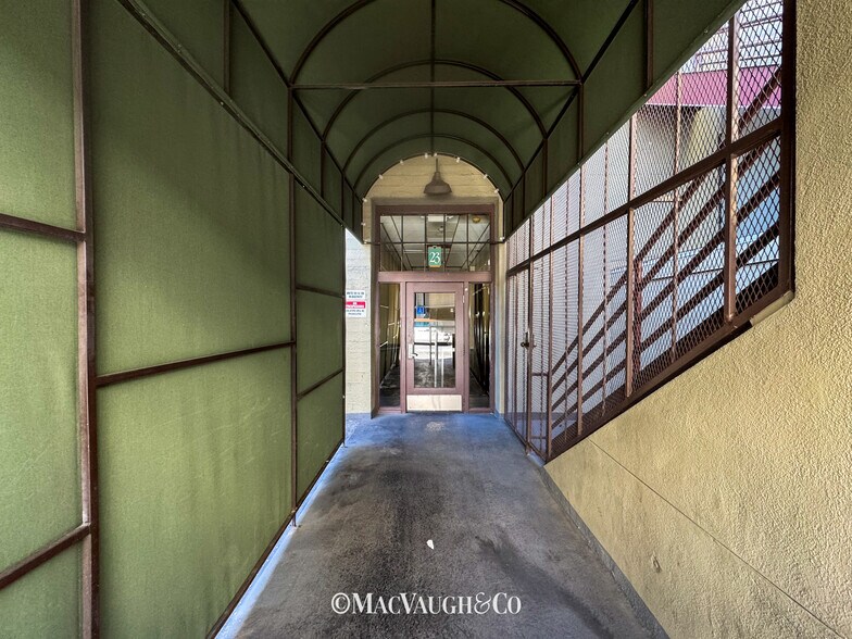 More Photos Of 13-31 E Colorado Blvd, Pasadena Storefront Retail Office For Lease