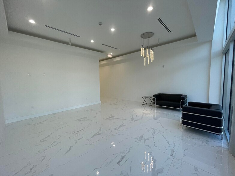 More Photos Of 10450 NW 33rd St, Doral Office For Sale