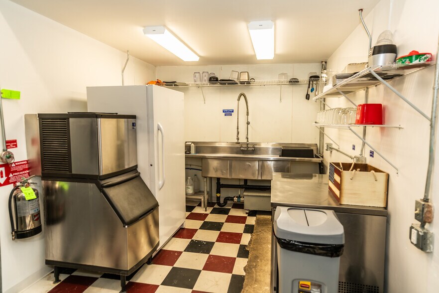 More Photos Of 152 Johnson Ave, Orofino Bar For Sale