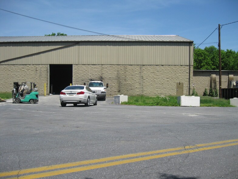 Primary Photo Of 298 Keystone Dr, Bethlehem Warehouse For Lease