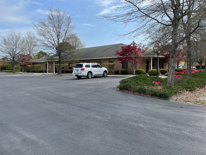 More Photos Of 5505 Business Dr, Wilmington Office For Sale