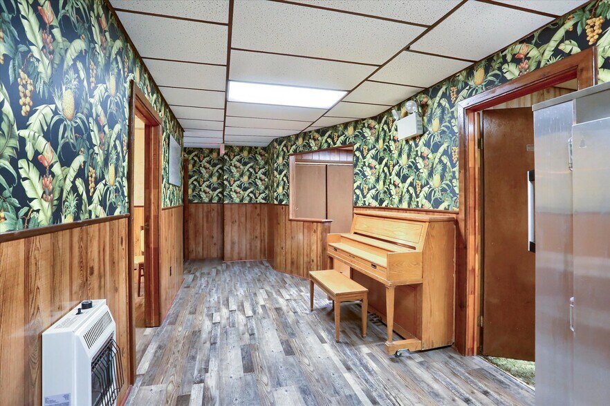 More Photos Of 145 Chamberlaine Ave, Pottsville Flex For Sale
