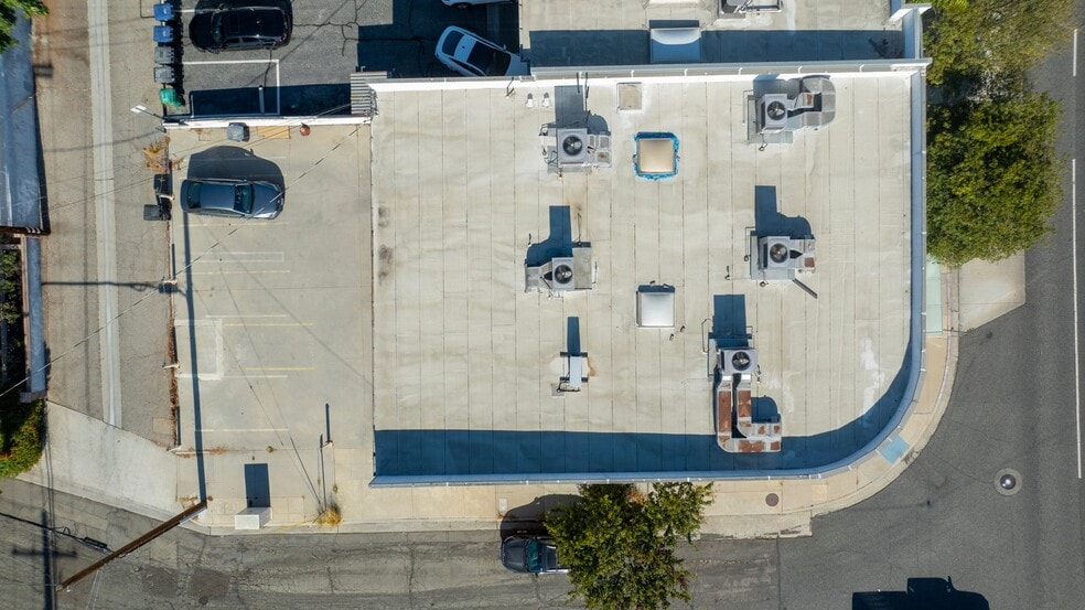 More Photos Of 2725 W Burbank Blvd, Burbank Office For Sale