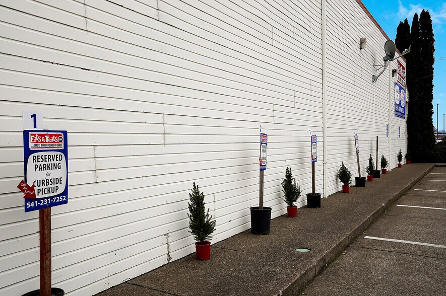 More Photos Of 1644 Main St, Philomath General Retail For Sale