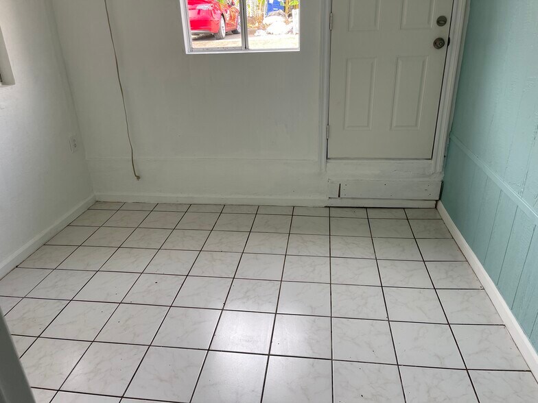 More Photos Of 216 E Mission Rd, Fallbrook Storefront Retail Residential For Lease