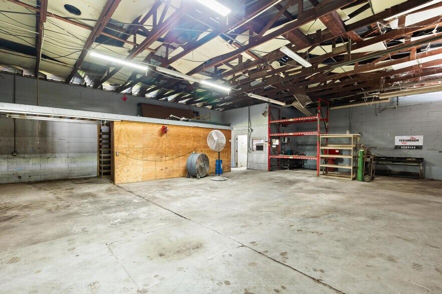 More Photos Of 15928 County Road 108, Hilliard Service For Sale