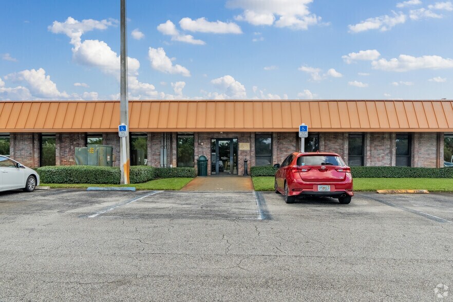 More Photos Of 541 S State Road 7, Margate Unknown For Lease