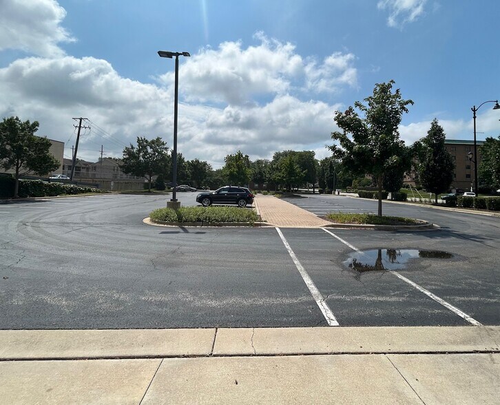 More Photos Of 515 Roosevelt Rd, Glen Ellyn General Retail For Sale