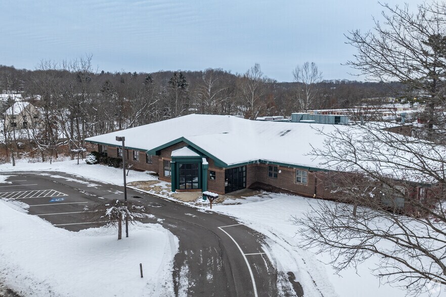 Primary Photo Of 2873 W Hardies Rd, Gibsonia Office For Lease