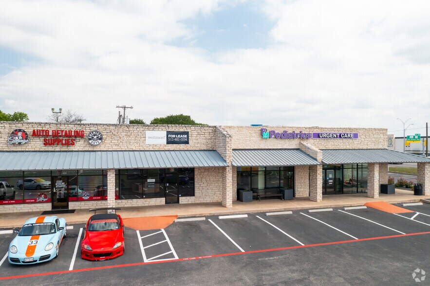 More Photos Of 1100-1208 N IH-35, Round Rock Unknown For Lease