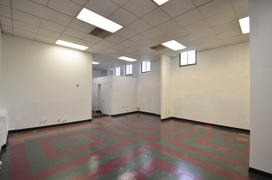 More Photos Of 409 N Trade St, Winston-Salem Storefront Retail Office For Sale