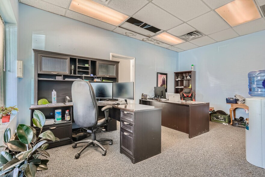More Photos Of 6849 S Dawson Cir, Englewood Warehouse For Lease