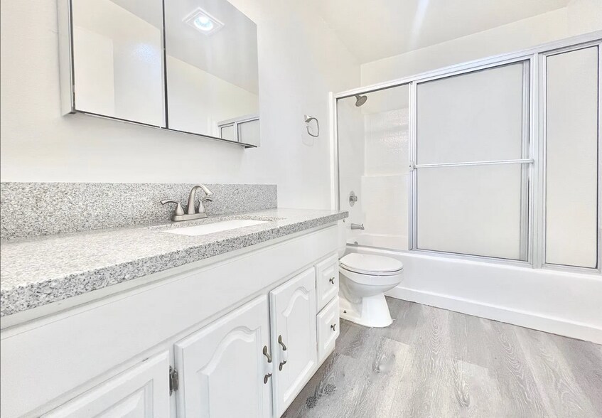 More Photos Of 7437 Haskell Ave, Van Nuys Apartments For Sale