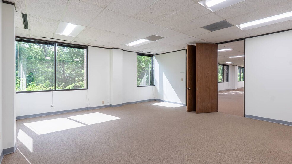 More Photos Of 8000 Centre Park Dr, Austin Office For Lease