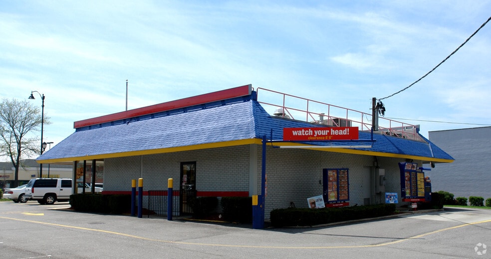 More Photos Of 590 Roosevelt Rd, Glen Ellyn Freestanding For Lease