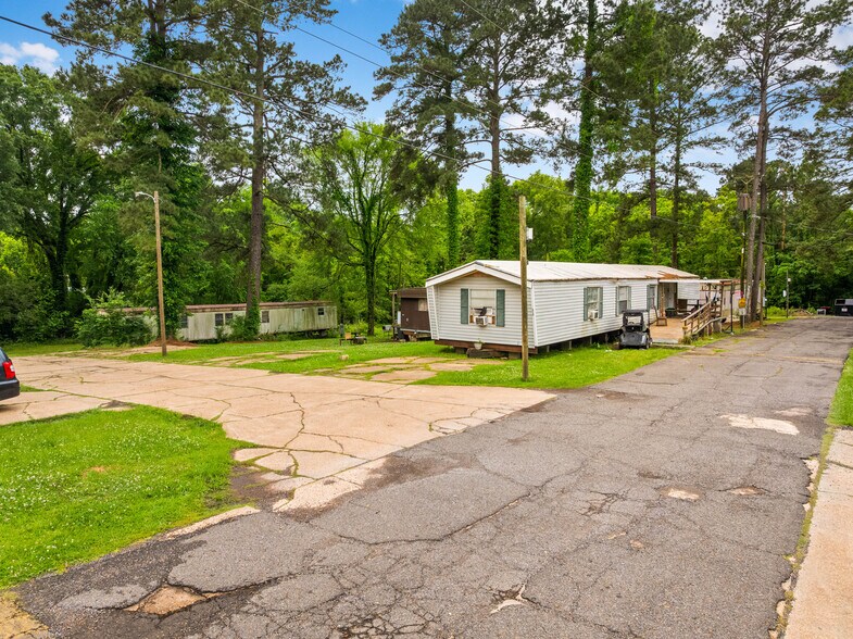 More Photos Of 211 Courtney Ln, Pineville Apartments For Sale