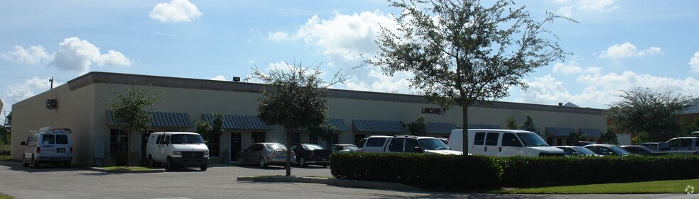More Photos Of 1076 Business Ln, Naples Showroom For Sale