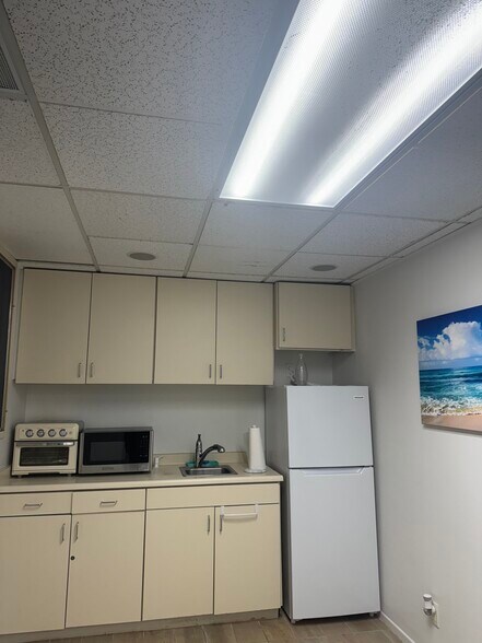 More Photos Of 105 Crescent Bay Dr, Laguna Beach Office For Lease