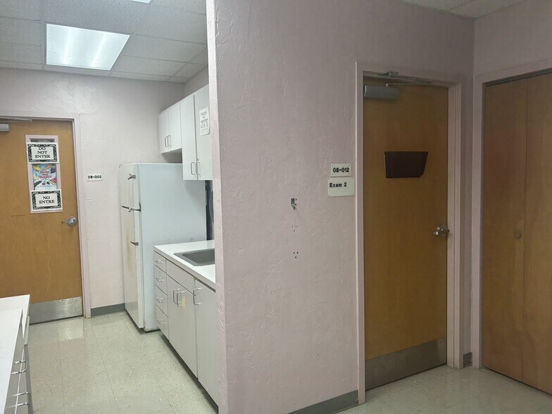 More Photos Of 101 S Prospect St, Crescent City Flex For Sale