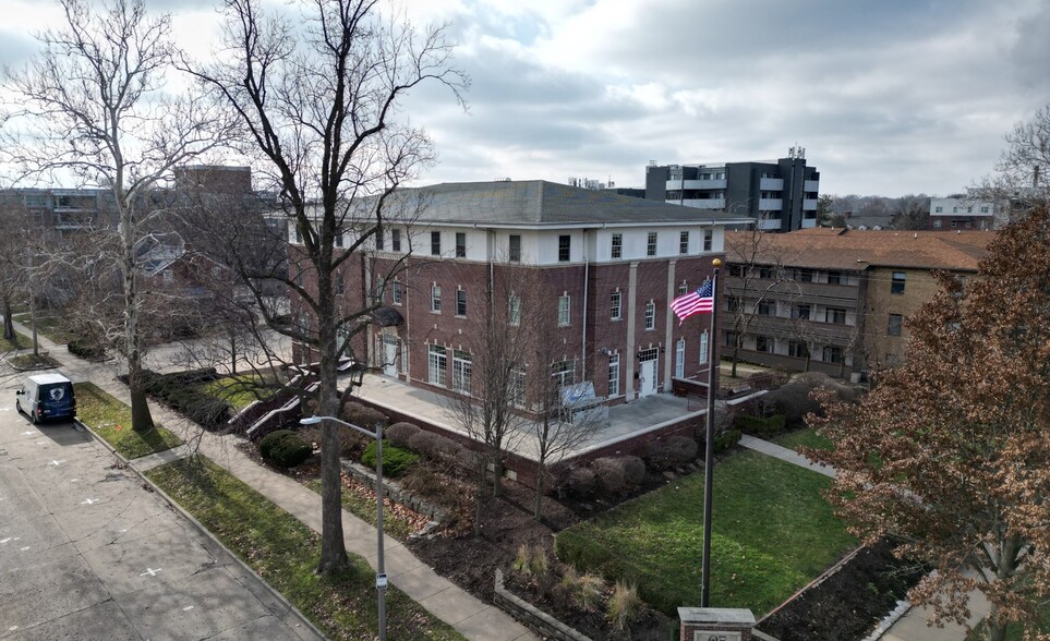 Primary Photo Of 205 E Armory Ave, Champaign Sorority Fraternity House For Sale