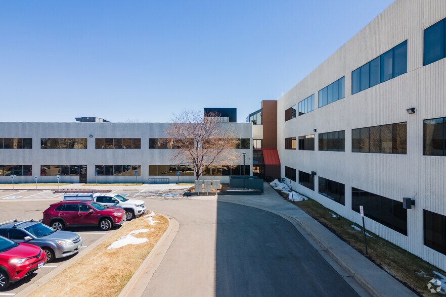 More Photos Of 445 Union Blvd, Lakewood Office For Lease