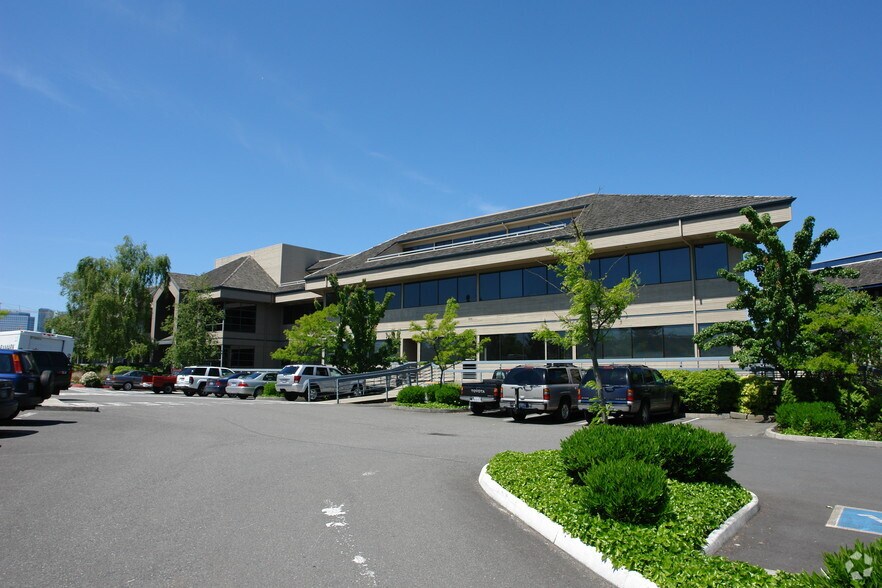 More Photos Of 40 Lake Bellevue Dr, Bellevue Office For Lease