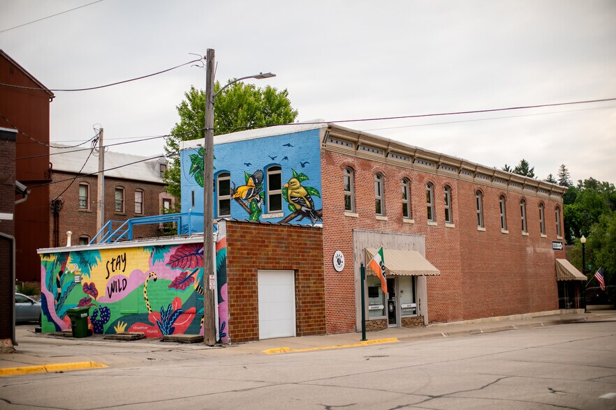More Photos Of 201 N Main St, Elkader Flex For Sale