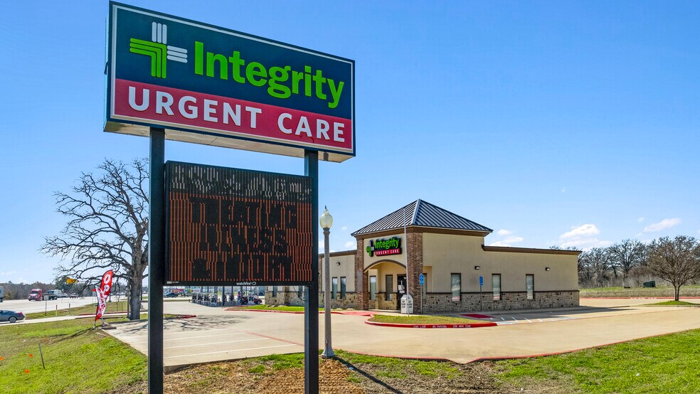 More Photos Of 1643 N Market St, Hearne Healthcare For Sale