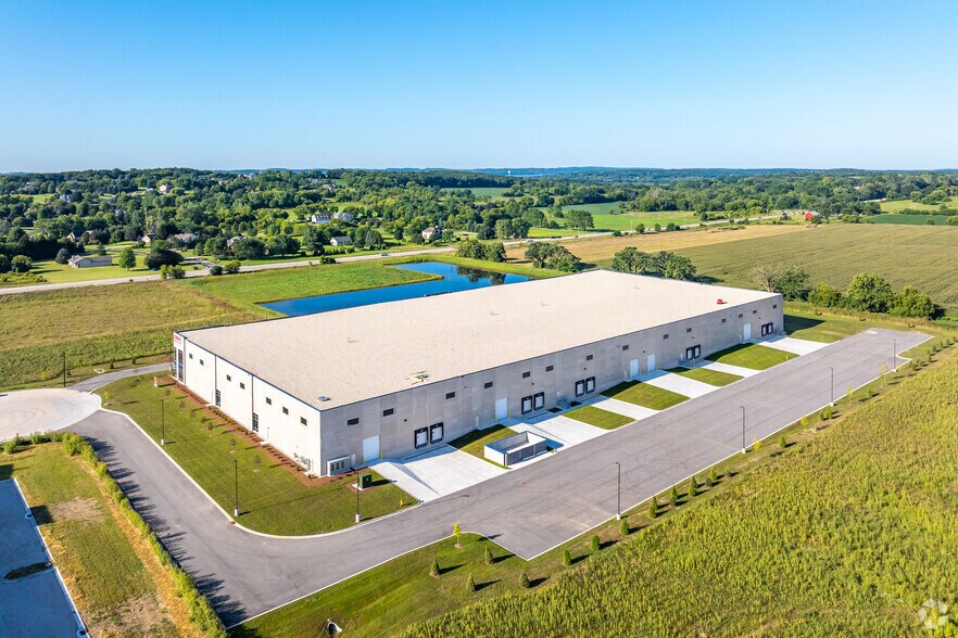 More Photos Of N53W25374 Highlands Court, Sussex Distribution For Lease