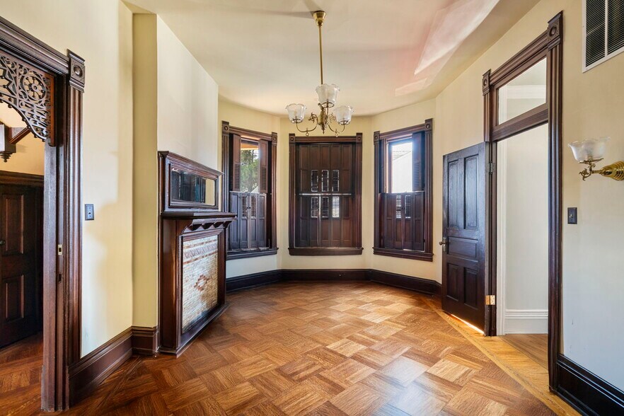 More Photos Of 517 S Washington St, Alexandria Loft Creative Space For Sale