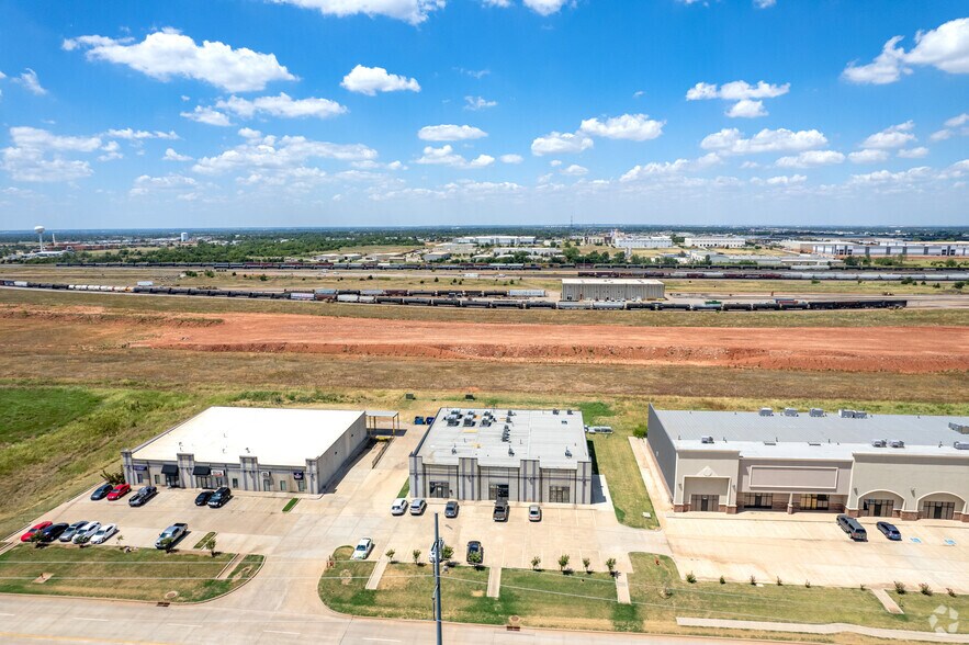 More Photos Of 9345 S Eastern Ave, Moore Warehouse For Lease