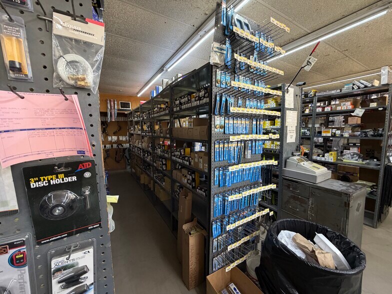 More Photos Of 601 W Lacy St, Palestine General Retail For Sale