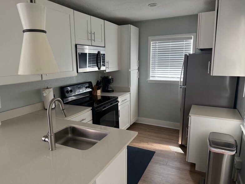 More Photos Of 202 Crescent St, Fort Myers Beach Specialty For Lease