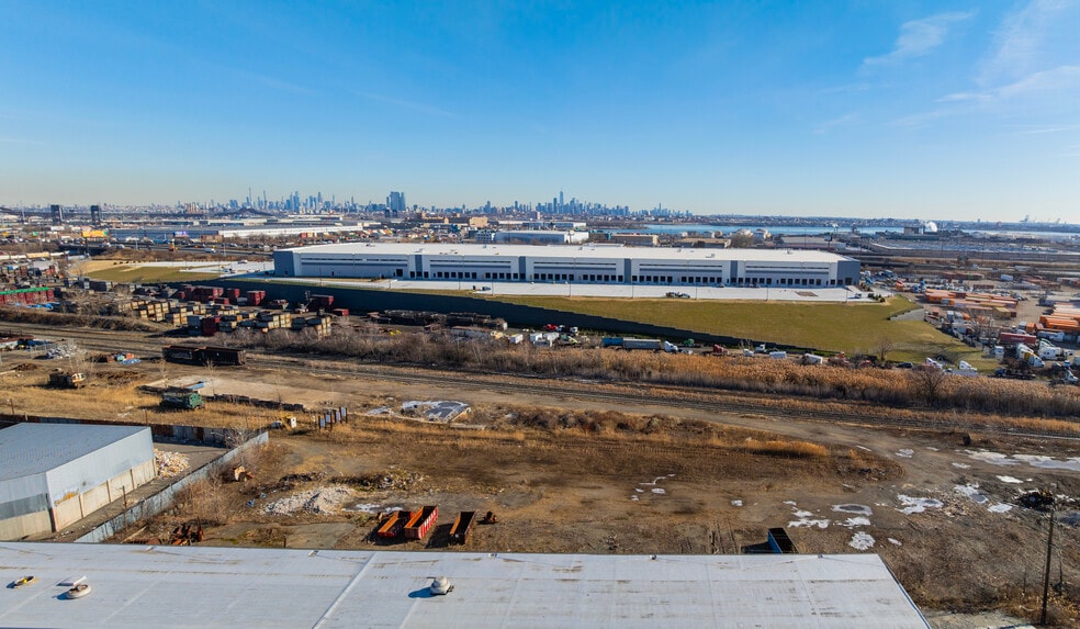 More Photos Of 105-161 Hyatt Ave, Newark Distribution For Lease