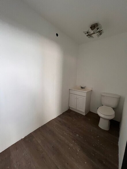 More Photos Of 67 NW 166th St, North Miami Beach Industrial For Sale