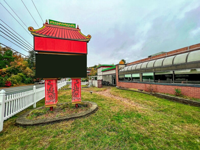 Primary Photo Of 95 Lake St, Gilford Bar For Lease