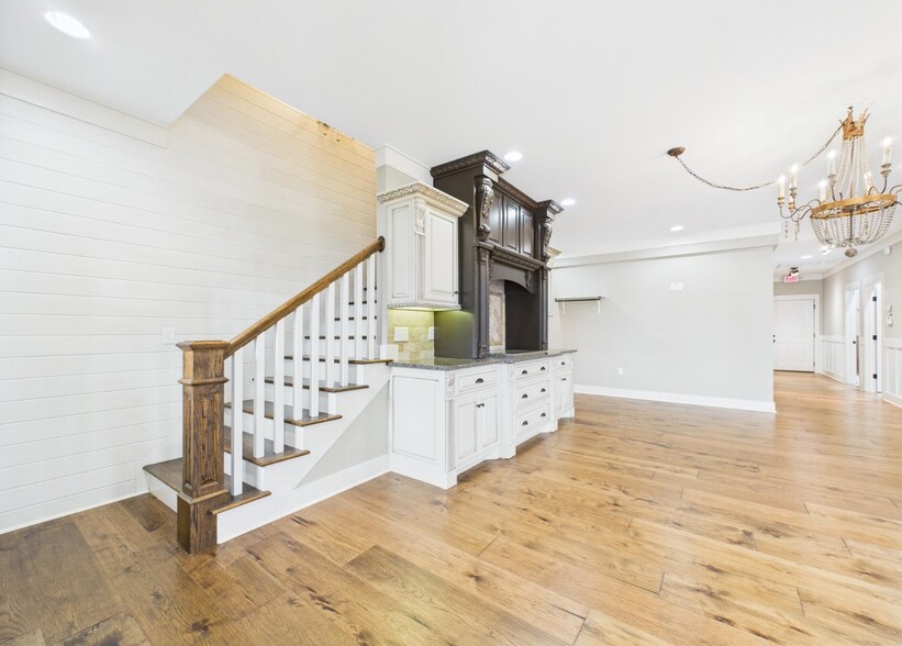 More Photos Of 102 Kimberly Ave, Muscle Shoals Office For Sale