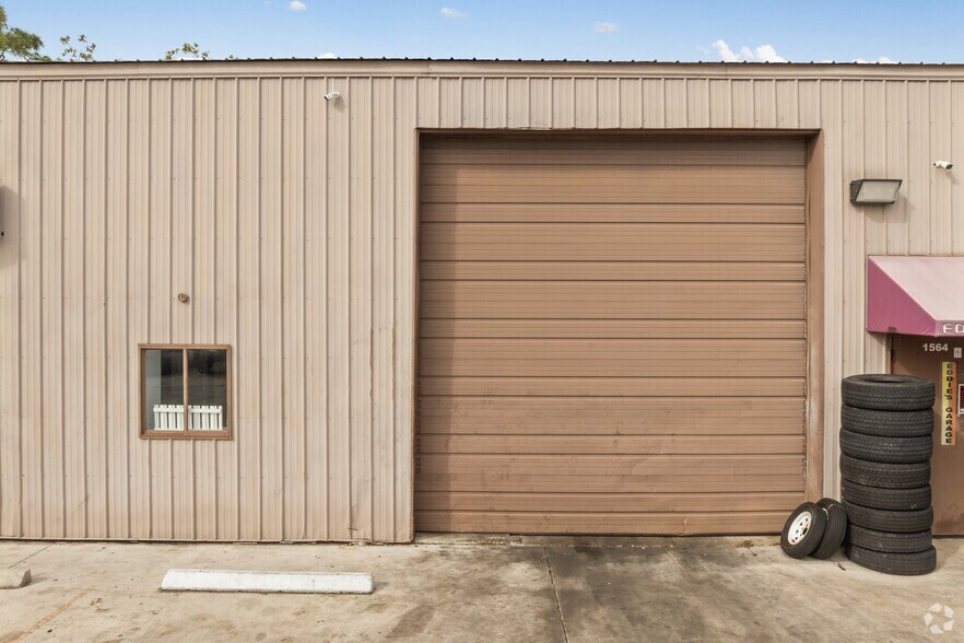 More Photos Of 1566 SE South Niemeyer Cir, Port Saint Lucie Warehouse For Sale