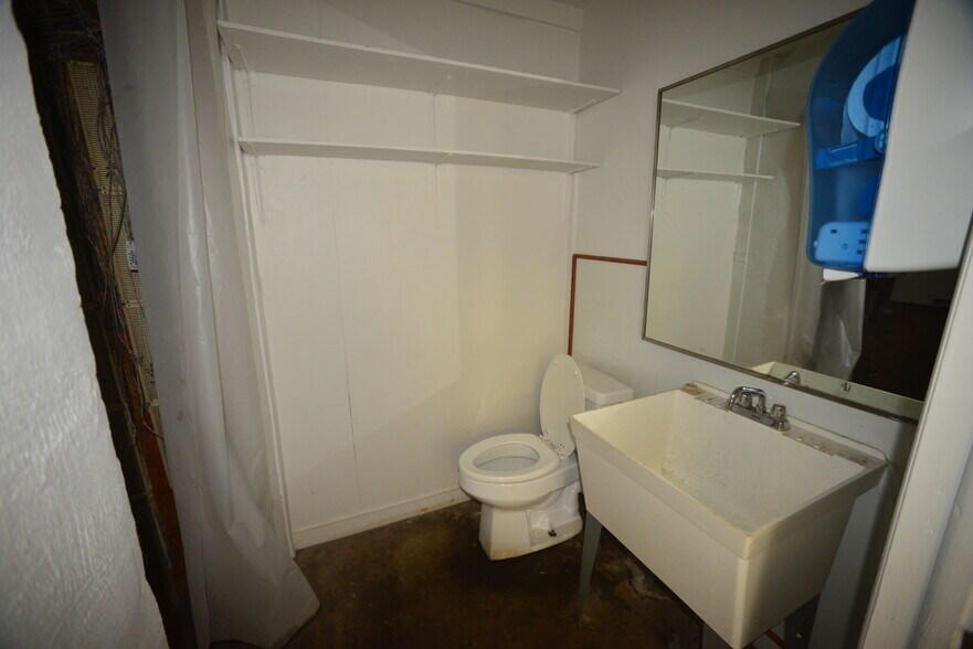 More Photos Of 8012-8022 Centreville Rd, Manassas Park, Manassas Park General Retail For Lease