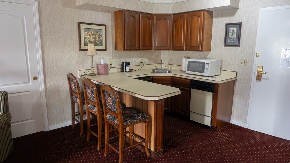 More Photos Of 2955-2961 State Route 9, Ballston Spa, NY 12020, Ballston Spa Hotel For Lease