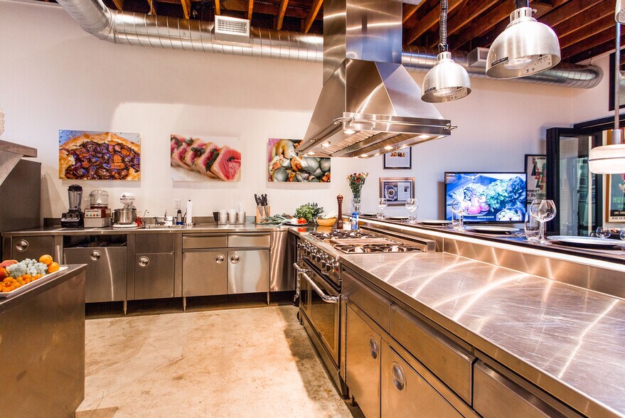 More Photos Of 11705-11707 Pico Blvd, Los Angeles Office For Lease