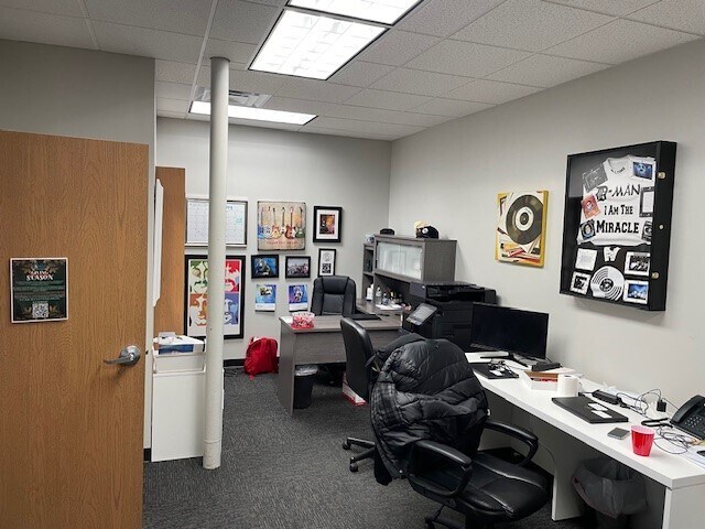 More Photos Of 3500 W 11 Mile Rd, Berkley Light Manufacturing For Lease