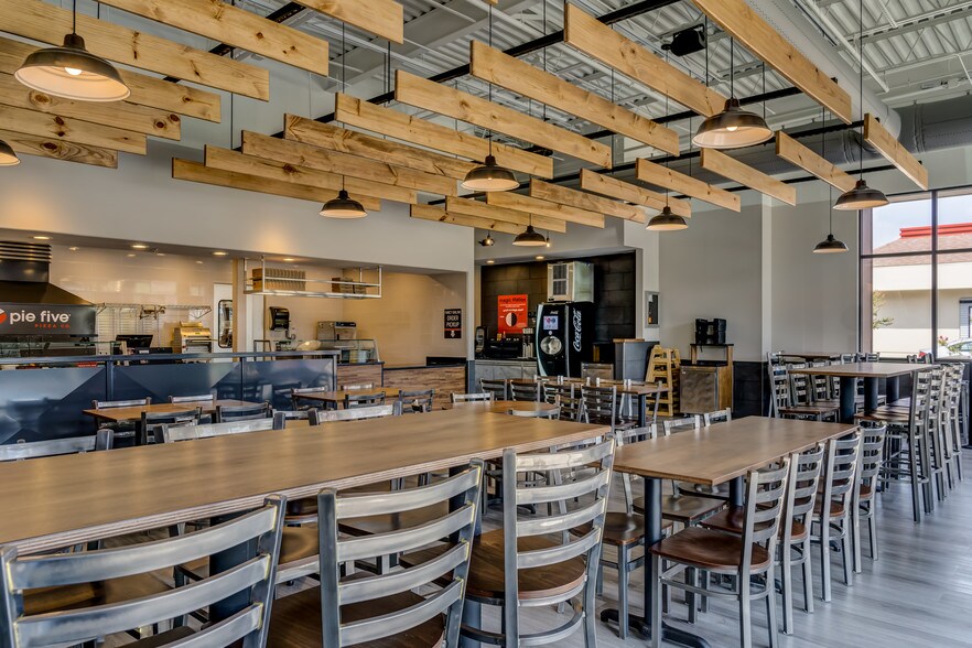 More Photos Of 6995 S Broadway Ave, Tyler Restaurant For Lease