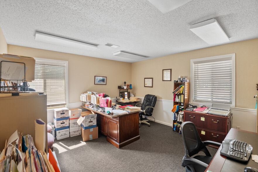 More Photos Of 123 Lawand Dr, Columbia Office Residential For Sale