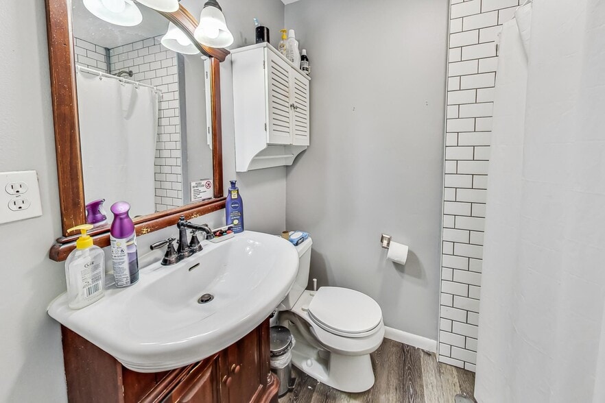 More Photos Of 3814 N Clark St, Chicago Storefront Retail Residential For Sale