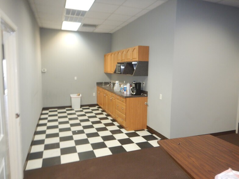 More Photos Of 6530 Supply Row, Houston Warehouse For Lease