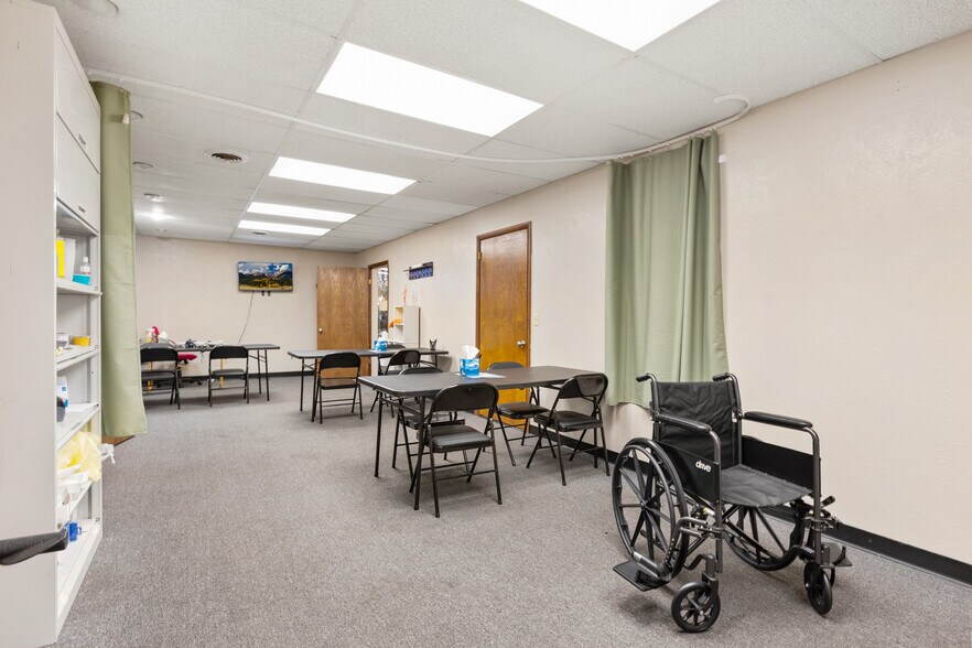 More Photos Of 1900 N Macarthur Blvd, Oklahoma City Office For Sale